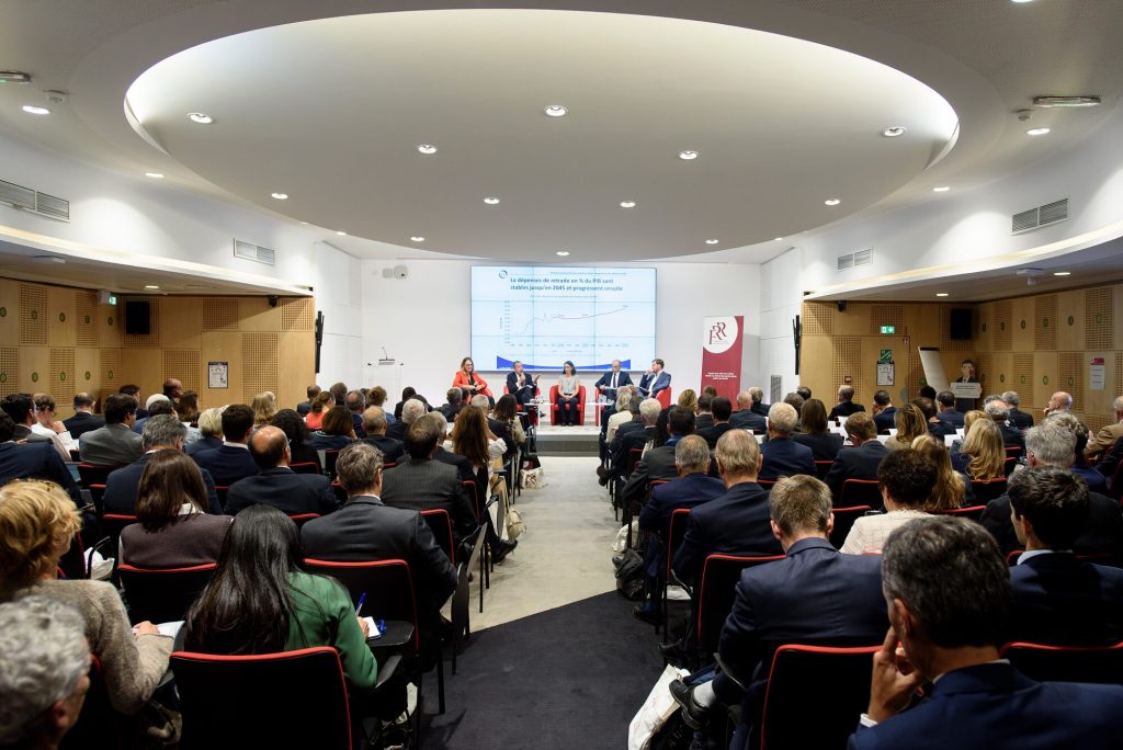 Vue d’ensemble de la salle pendant une table ronde